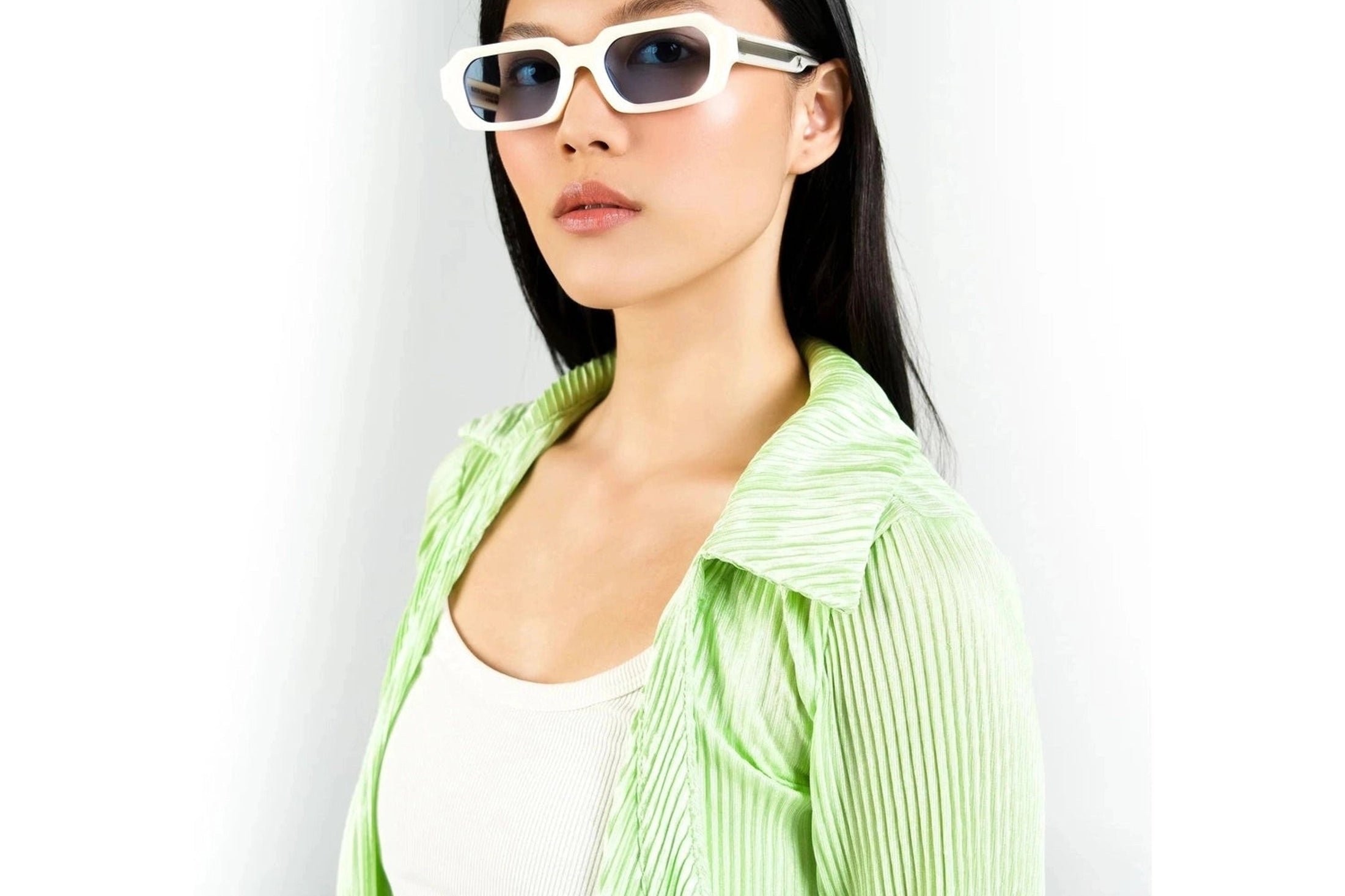 Naken Cream / Blue Photochromic