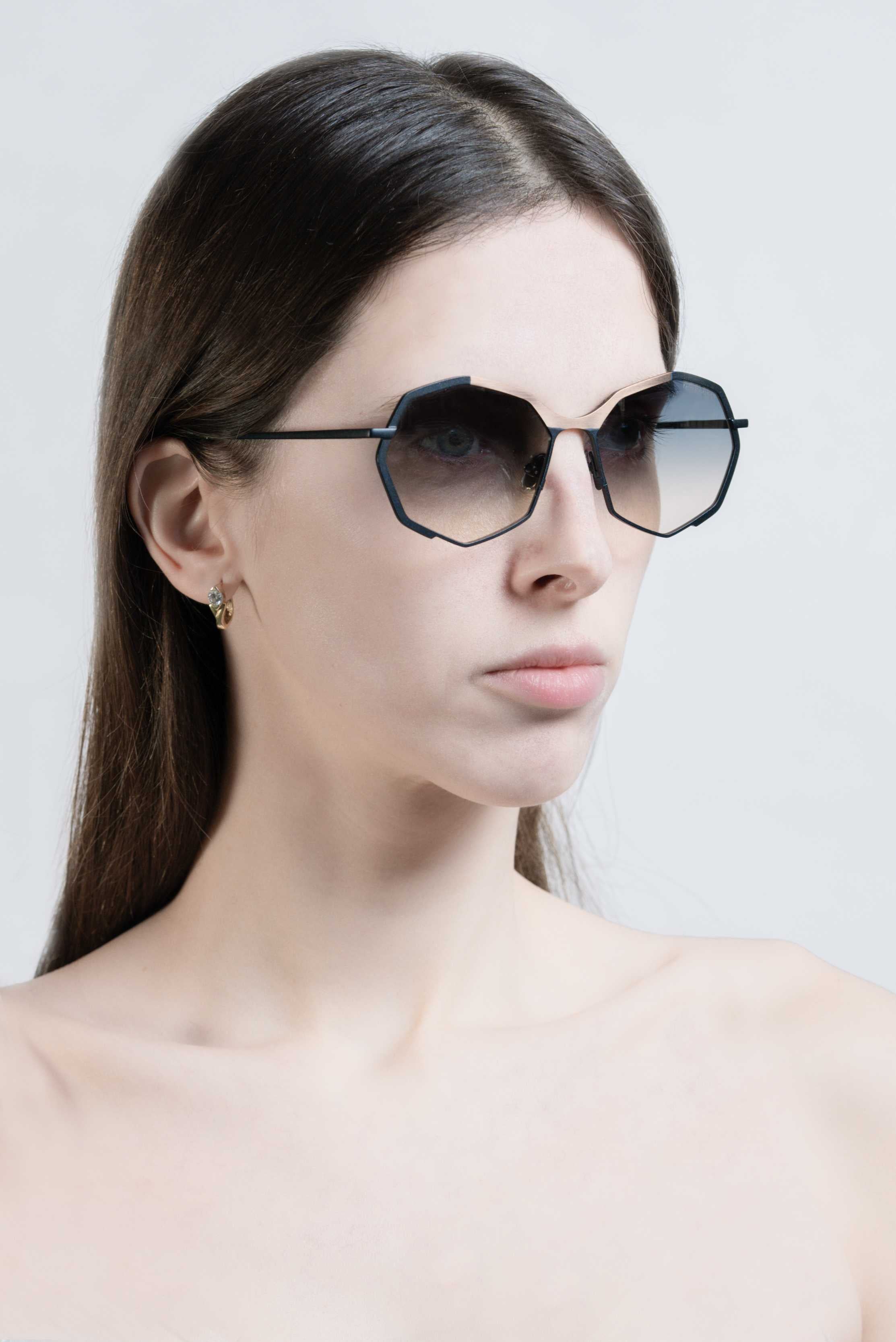 Adi | Matte Black Brushed Gold