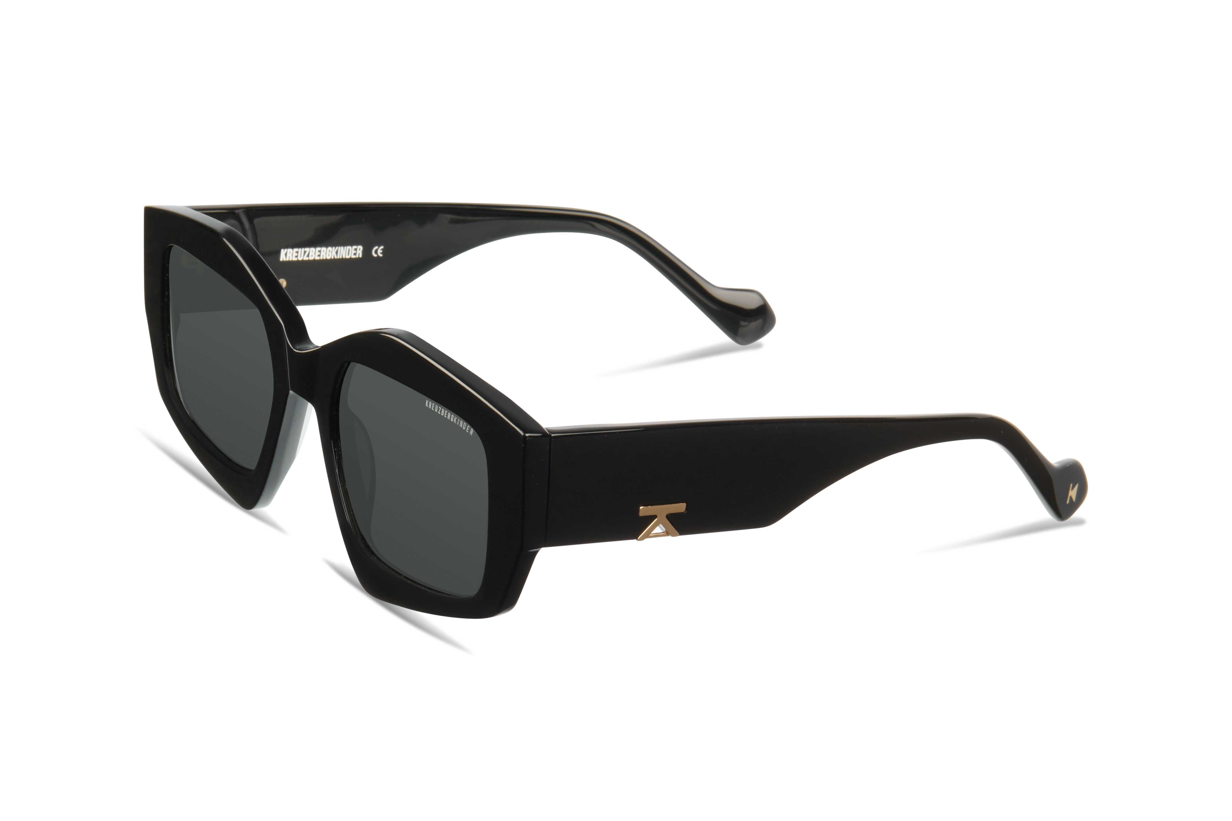 Cassandra | Black